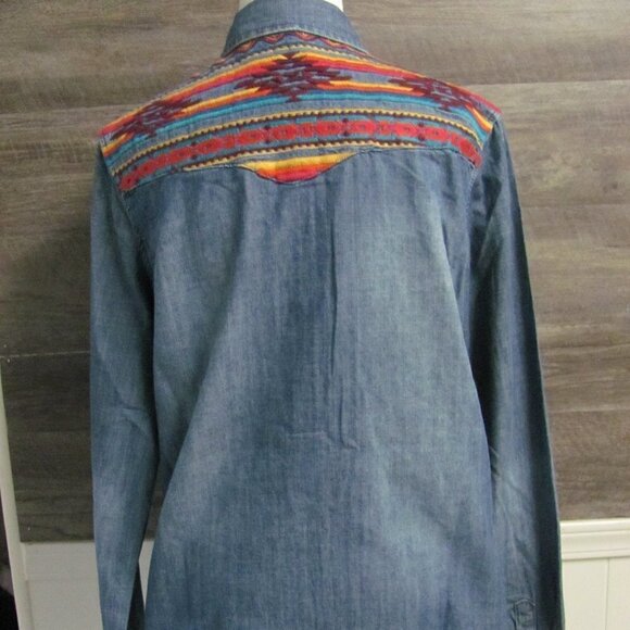 STETSON  WOMENS DENIM SHIRT WITH  SERAPE DESIGN ON THE CUFFS - Picture 4 of 10